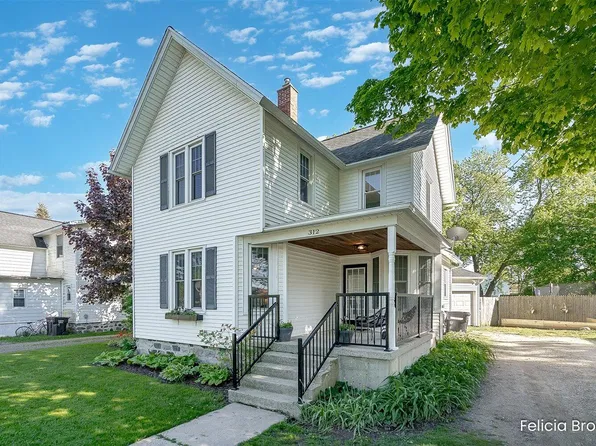 312 E Main St SE, Caledonia, MI 49316
