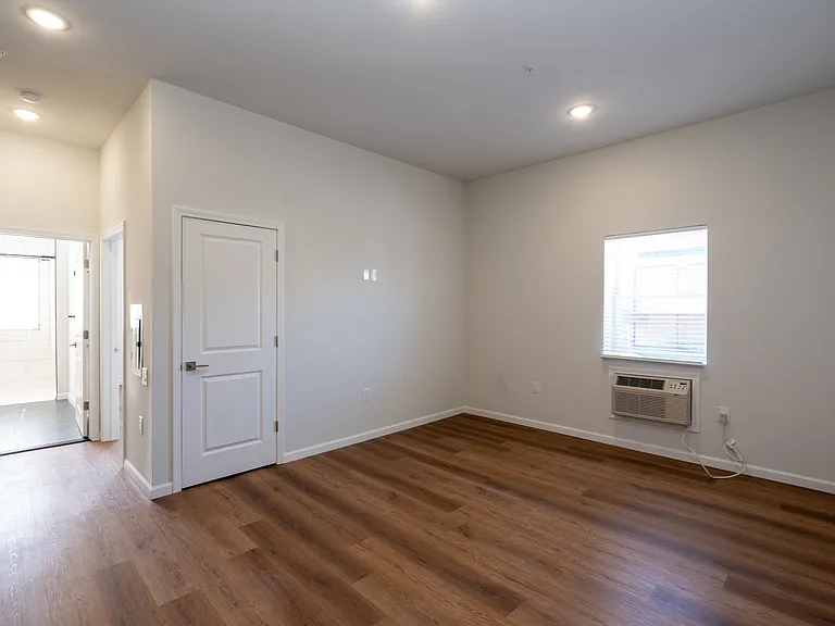 72 Burroughs Pl #5 — Photo 4