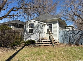 562 Athabasca St W, Moose Jaw, SK S6H2C6