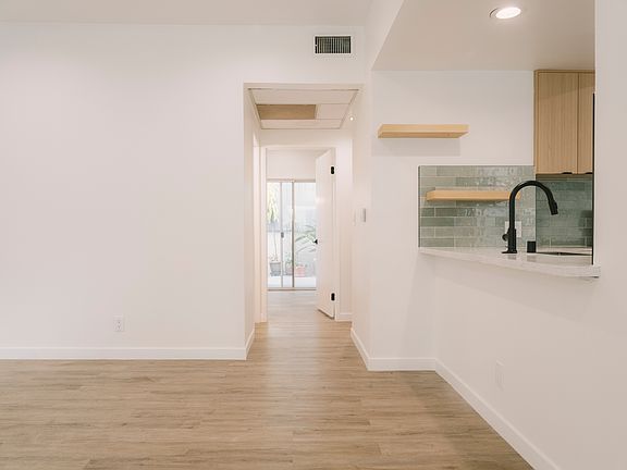 5th image of 909 N San Vicente Blvd APT 101