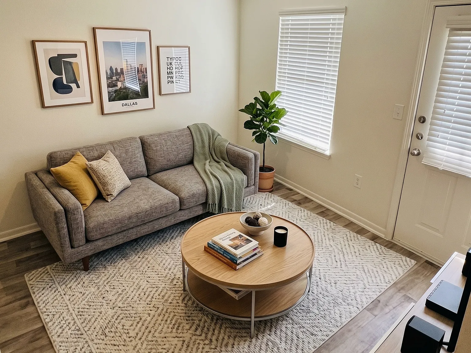 4 bed, 1250 sqft, $849 — Photo 3