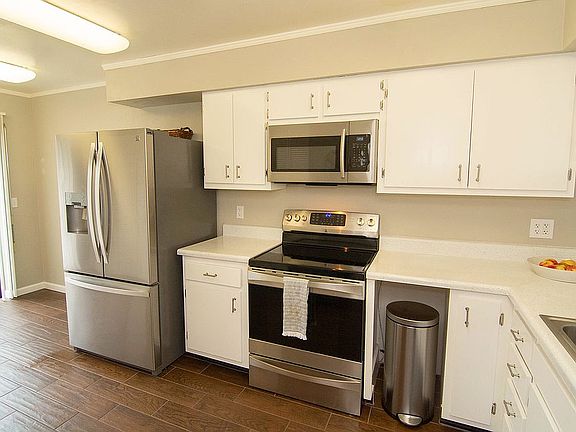 4th image of 1008 Weathered Wood Cir