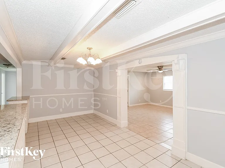 451 Gano Ct — Photo 5