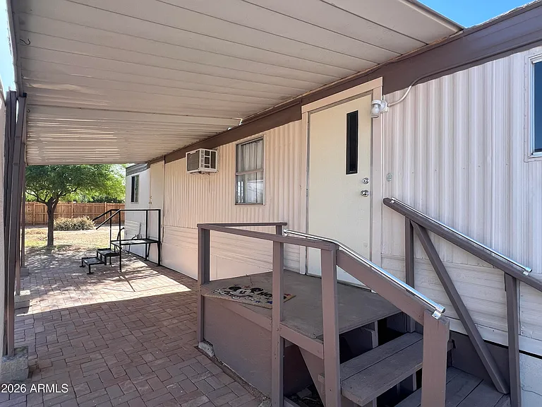 5818 N Tally Ho Ln — Photo 1