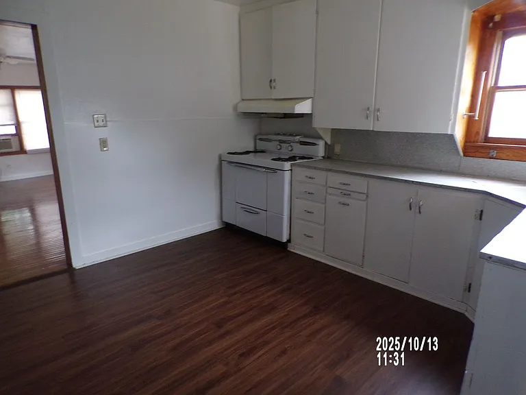 311 E Nevada St — Photo 25