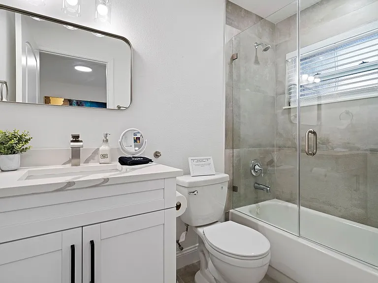 638 Lake Palms Dr — Photo 3
