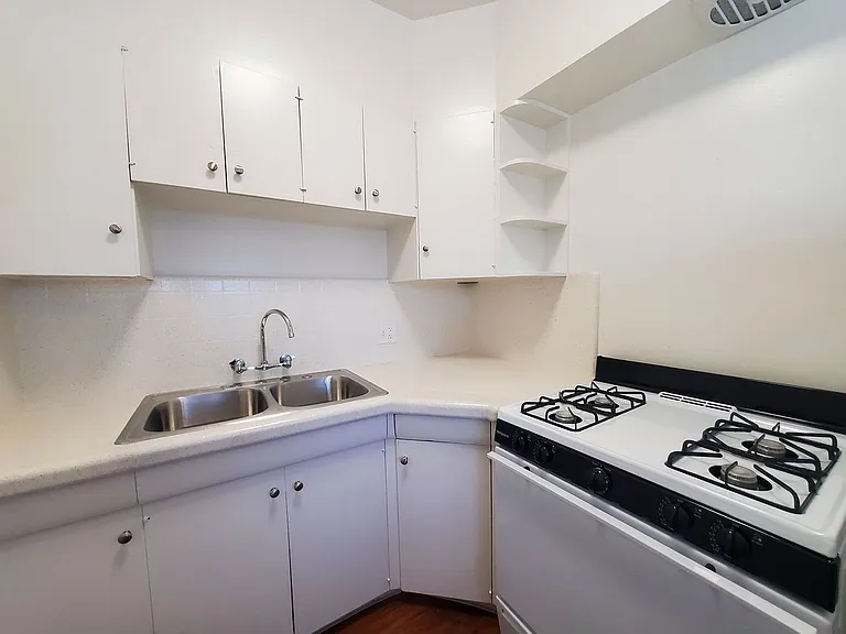 1465 Grand Ave — Photo 105