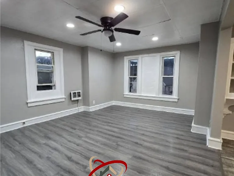 205 Monroe St #3 — Photo 2