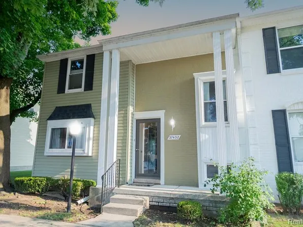 37432 Charter Oaks Blvd, Clinton Township, MI 48036