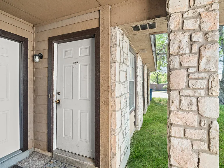 5202 Gawain Dr — Photo 5