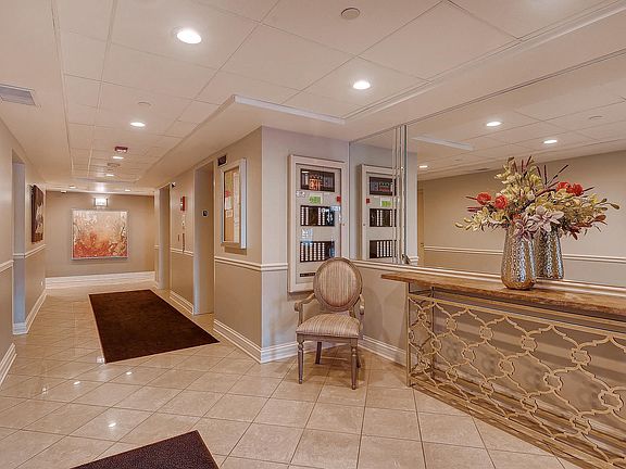 2nd image of 720 Creekside Dr Unit 108