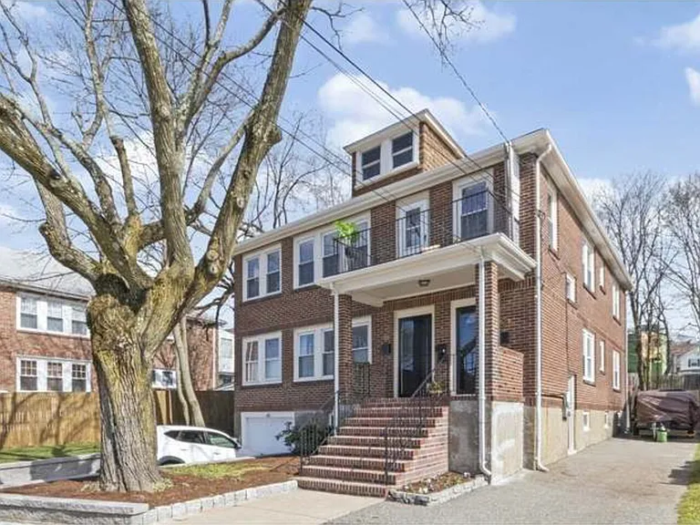 Waverley Ave — Photo 1