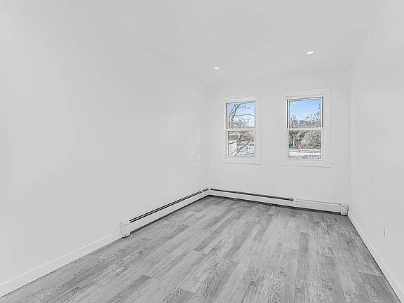5th image of 136 Cortlandt St APT 1