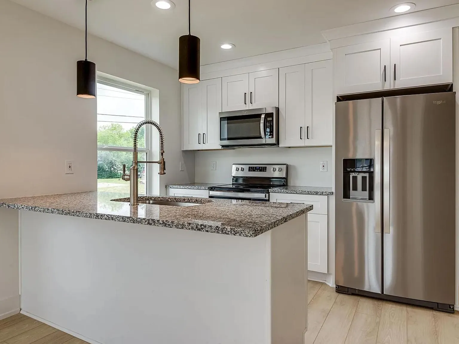 1 bed, 200 sqft, $1,199 — Photo 3