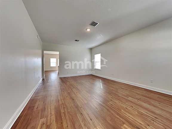 5th image of 3308 Roundabout Dr #1