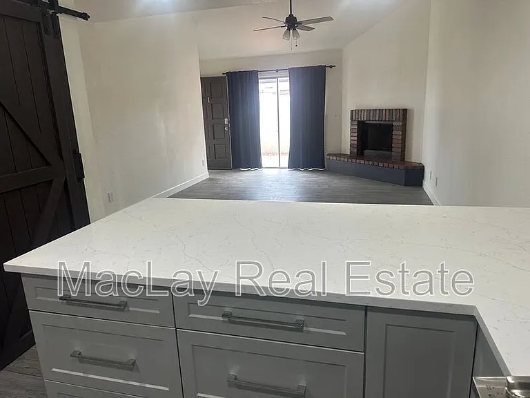 2118 E Center Ln #1 — Photo 3