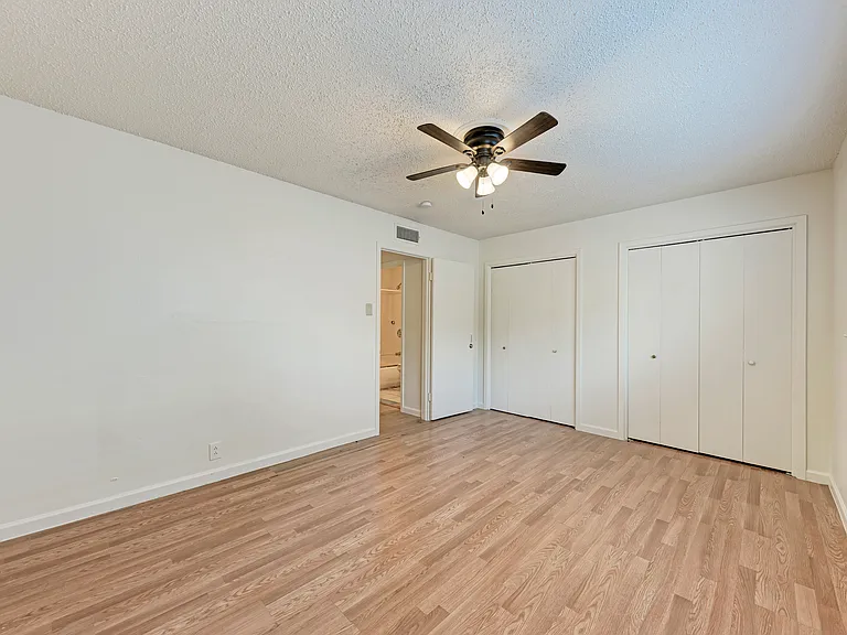 2404 Longview St #101 — Photo 14