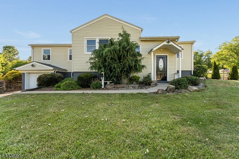 1st image of 19 Columbus Cir