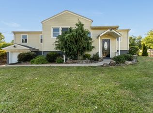 19 Columbus Cir, Port Murray, NJ 07865