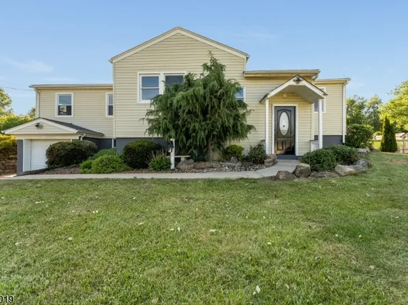 19 Columbus Cir, Mansfield Twp., NJ 07865