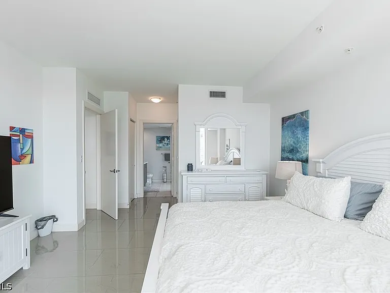 3000 Oasis Grand Blvd #801 — Photo 12