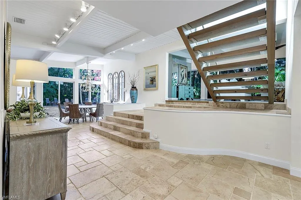 5 bed, 5.5 bath, 4600 sqft, $45,000 — Photo 4