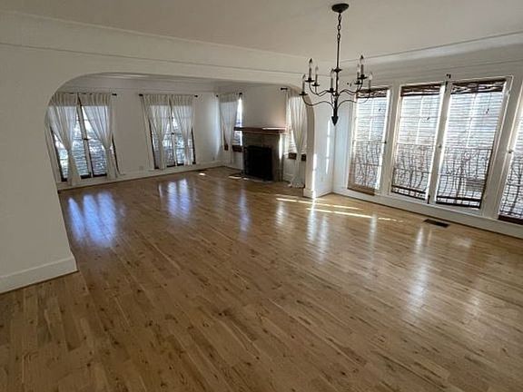 5th image of 1941 N Vermont Ave #1