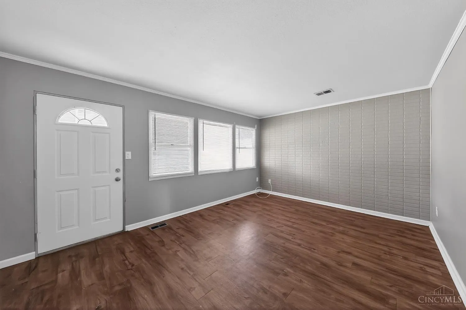 3 bed, 960 sqft, $1,800 — Photo 2