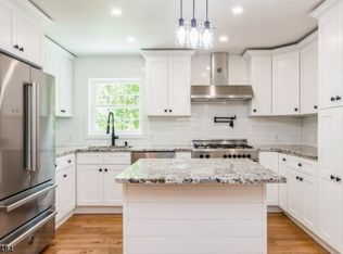 140 N Hillside Ave, Chatham, NJ 07928