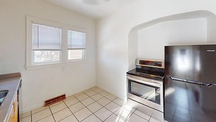 411 W Bowen Ave — Photo 1