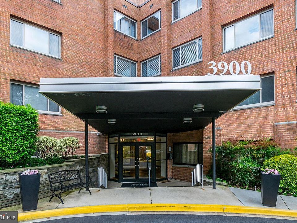 Welcome to 3900 Tunlaw Cooperative in beautiful Glover Park.