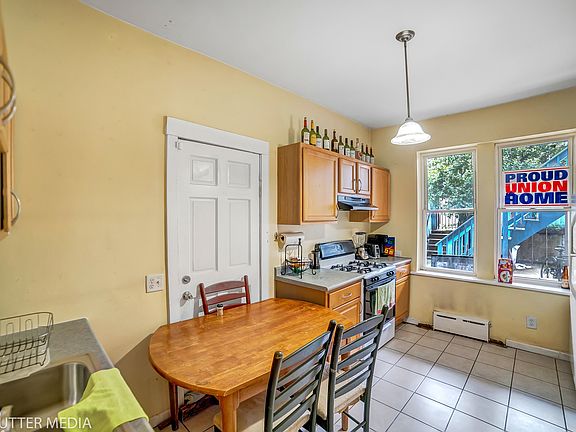 5th image of 1631 W Beach Ave