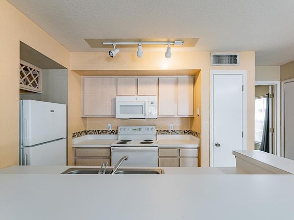 5th image of 8517 Island Breeze Ln Unit 106