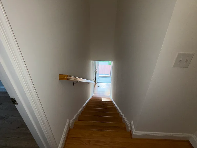 220 Gross Ave — Photo 59