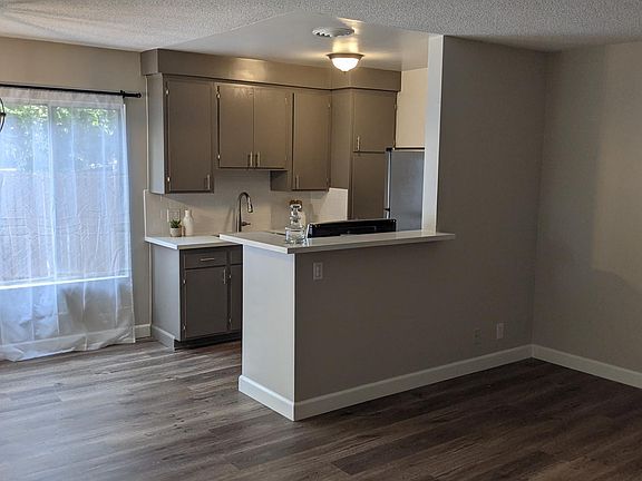 3rd image of 1626 Armacost Ave #4