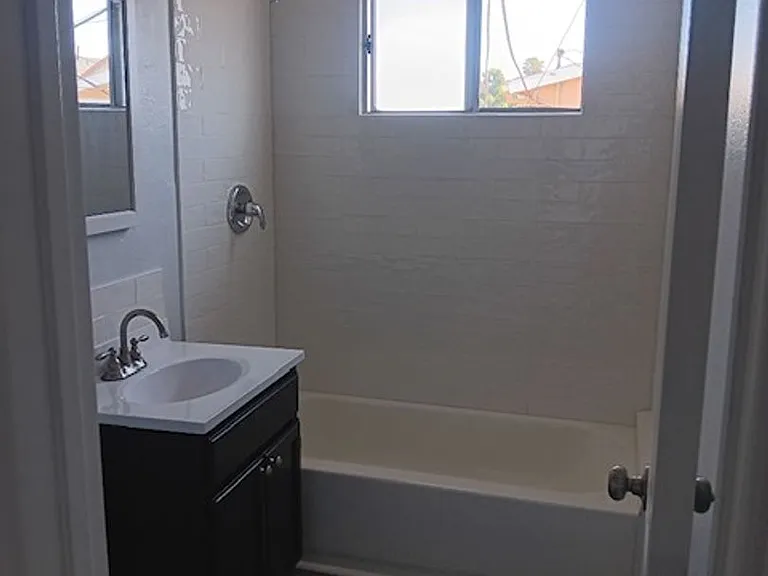 6346 Middleton Ave — Photo 9