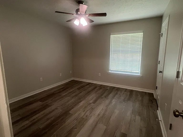 430 Lee St — Photo 15