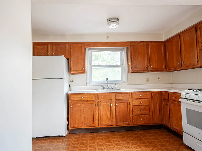 112 Highland Ave #2 — Photo 2