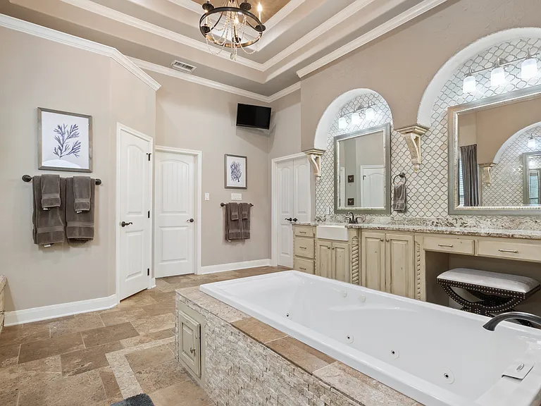 8464 Spicewood Springs Rd — Photo 30