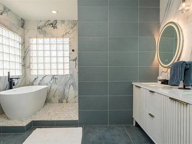 7703 Martino Cir — Photo 25