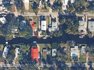 6138 Island Dr, Weeki Wachee, FL 34607