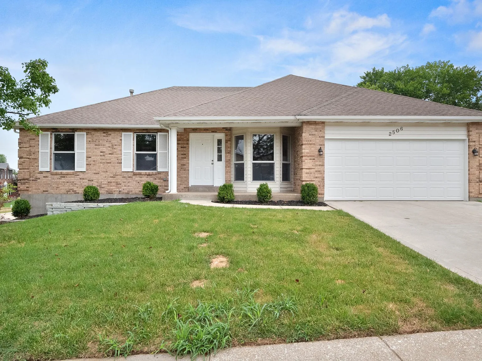 4 bed, 2500 sqft, $3,900 — Photo 1
