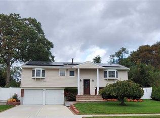 67 Ellensue Dr, Deer Park, NY 11729