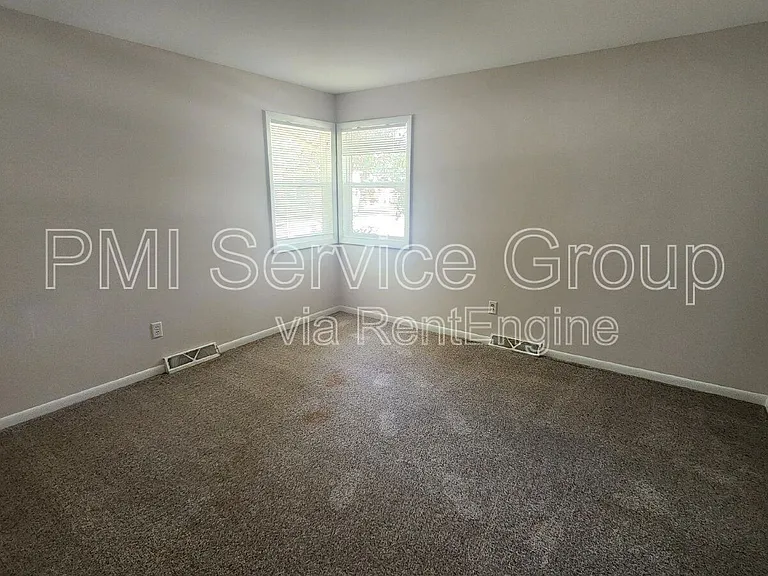 229 Hickory St — Photo 13