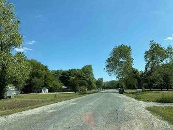 Exterior Neighborhood (street photo)