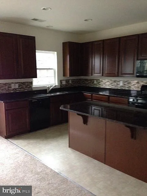 3 bed, 2.5 bath, 2200 sqft, $2,750 — Photo 2