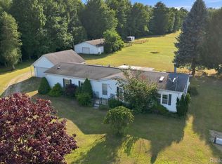 2390 Lakeshore Rd, Applegate, MI 48401