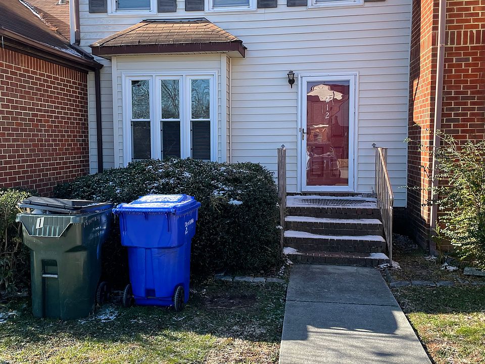 1st image of 212 Wexford Dr W