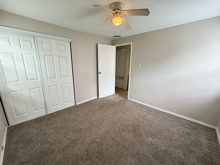 1827 Parkdale Dr — Photo 7