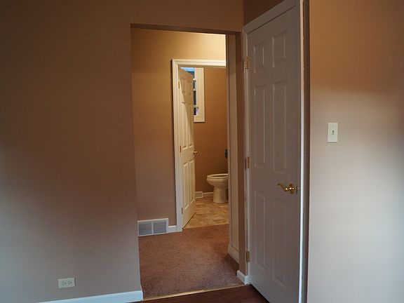 4th image of 229 Hazen Ave N